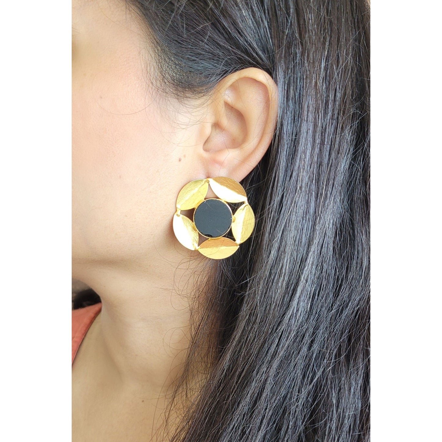 BLACK ARPITA STUDS