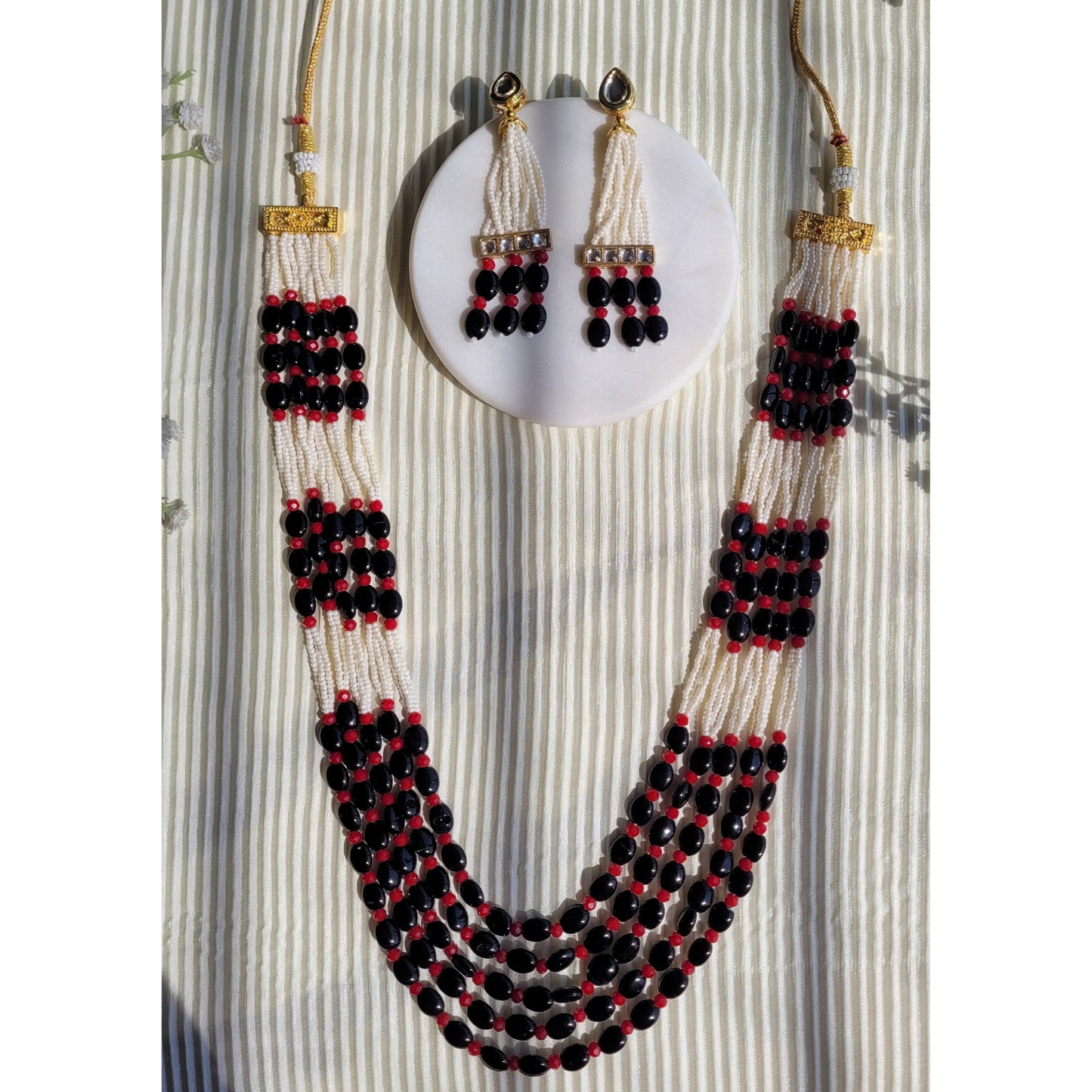 BLACK MAROON ARIA NECKLACE