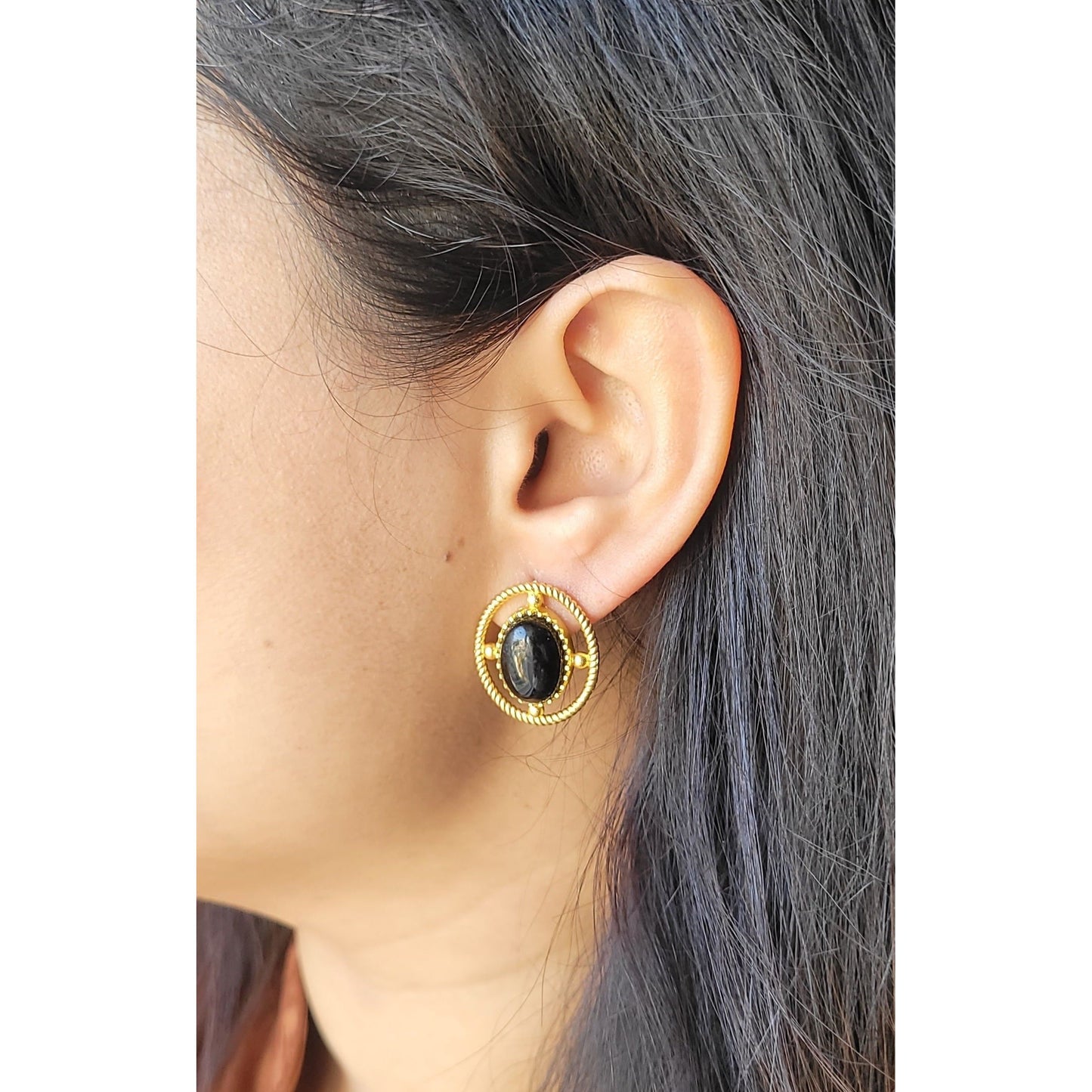 BLACK BEENA STUDS